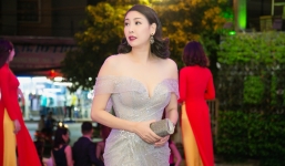 Hà Kiều Anh đẹp tựa nữ thần với váy dạ hội xuyên thấu